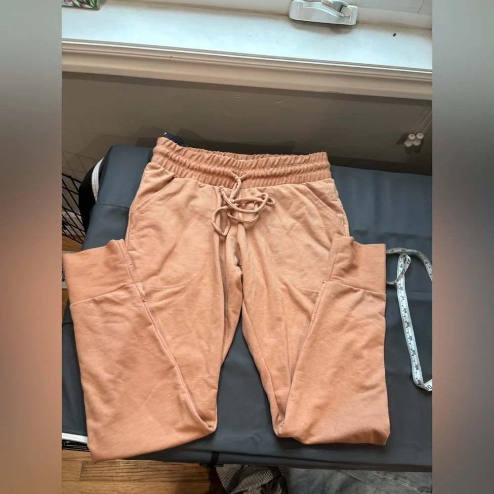 FREE PEOPLE MOVEMENT: Sunny Skinny Tie Waist Joggers Peach -Size Small - Picture 6 of 7